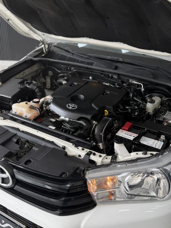 WhatsApp Image 2026-10-10 at 10.21.40 AM (1) TOYOTA HILUX 4X2 DC DX 2.4 TDI 6 MT