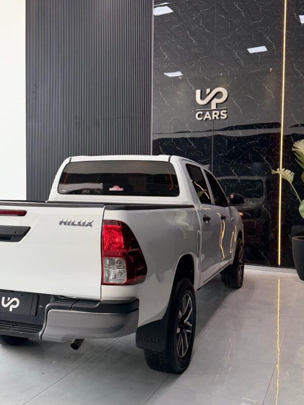 WhatsApp Image 2026-10-10 at 10.21.41 AM (1) TOYOTA HILUX 4X2 DC DX 2.4 TDI 6 MT
