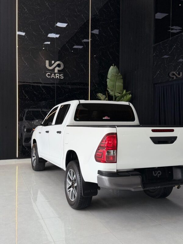 WhatsApp Image 2026-10-10 at 10.21.42 AM TOYOTA HILUX 4X2 DC DX 2.4 TDI 6 MT