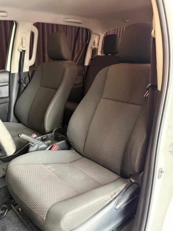 WhatsApp Image 2026-10-10 at 10.21.43 AM (1) TOYOTA HILUX 4X2 DC DX 2.4 TDI 6 MT