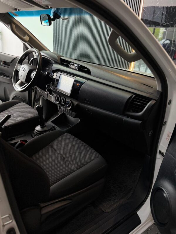 WhatsApp Image 2026-10-10 at 10.21.44 AM TOYOTA HILUX 4X2 DC DX 2.4 TDI 6 MT