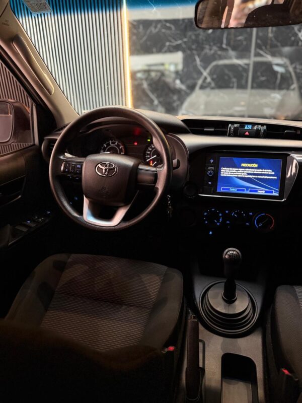 WhatsApp Image 2026-10-10 at 10.21.45 AM (1) TOYOTA HILUX 4X2 DC DX 2.4 TDI 6 MT